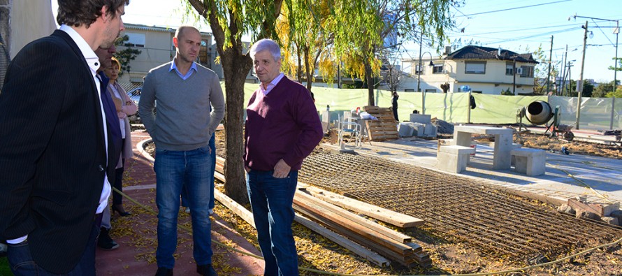 Renovación de la plaza del barrio Aviación