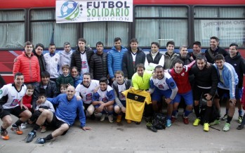 Alex Campbell participó de un partido de fútbol a beneficio de dos instituciones mercedinas