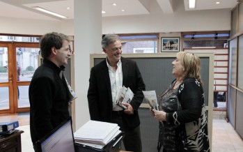 Campbell recorrió el centro de San Fernando acompañado por un ministro de Macri