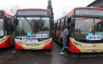 Sigue reducido el servicio de la línea 60 y los choferes no cobran boleto en rechazo a más de 50 despidos