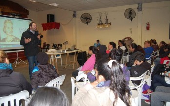 Matías Molle entregó certificados del Programa Ellas Hacen