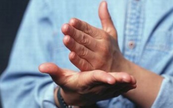 Los estatales bonaerense que atiendan al público deberán aprender lenguaje de señas