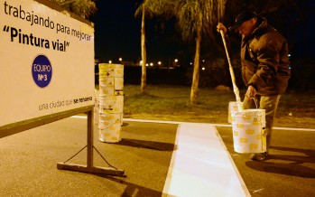 La Unidad Móvil de Pintura Vial trabaja para mejorar el estado de las calles