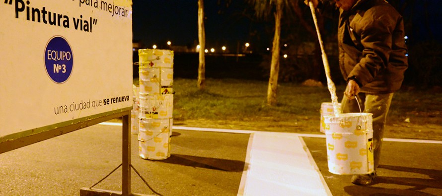La Unidad Móvil de Pintura Vial trabaja para mejorar el estado de las calles