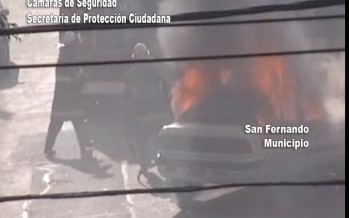 Personal de Bomberos extinguió el fuego de un auto en Avellaneda y Sargento Cabral