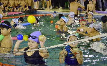Encuentro de Natación infantil en el nuevo “Poli” de Villa Jardín