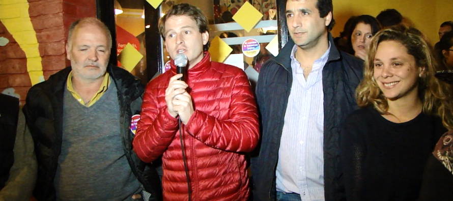Alex Campbell cerró su campaña con una caminata por la Avenida Avellaneda