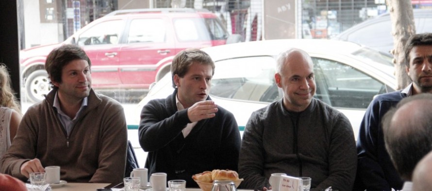 Rodríguez Larreta compartió un desayuno con vecinos en respaldo a Campbell