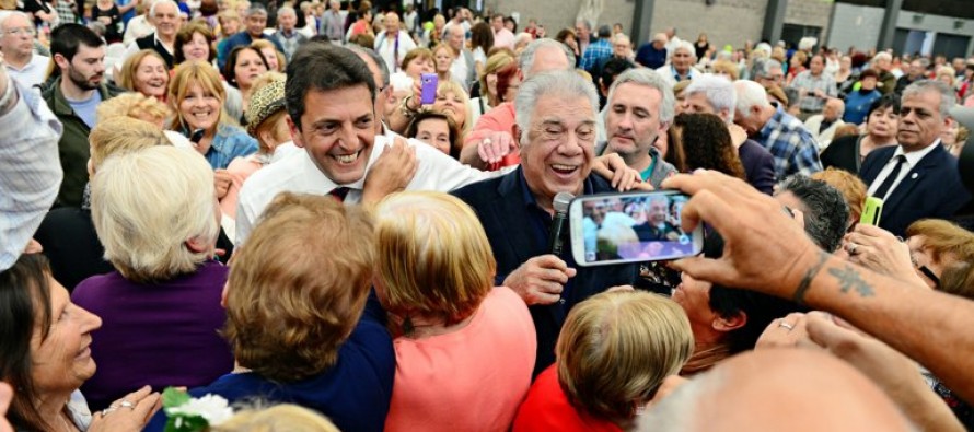 Sergio Massa celebró el Día del Jubilado en el Polideportivo 1
