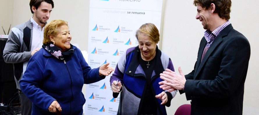 Se efectuó la firma de 35 títulos dominiales a familias que hace años iniciaron trámites para regularizar la posesión de sus casas