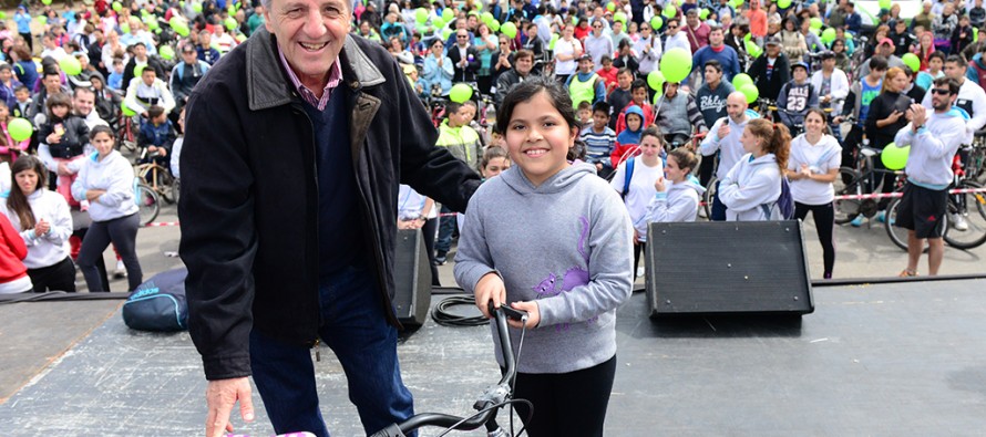 La Bicicleteada Familiar finalizó en la Costanera con actividades al lado del río