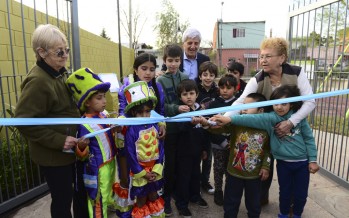 Se inauguró la nueva plazoleta en Villa Hall que lleva el nombre del poeta ‘Carlos Enrique Urquía’
