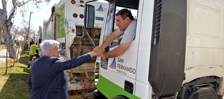 Dos nuevos camiones compactadores para la recolección de residuos y reciclado