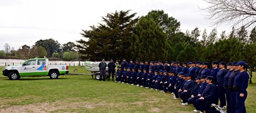La Policía Local realizó una capacitación de rescate acuático en el Polideportivo N° 3
