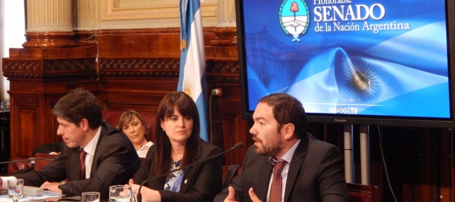 Molle participó en el Senado del debate en comisiones sobre la creación de la Agencia Nacional de Materiales Controlados