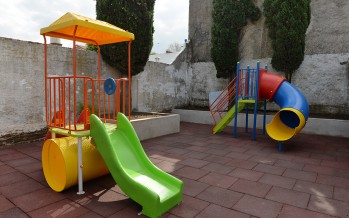 Nuevas sillas, bancos y materiales para los jardines N° 922 y 924