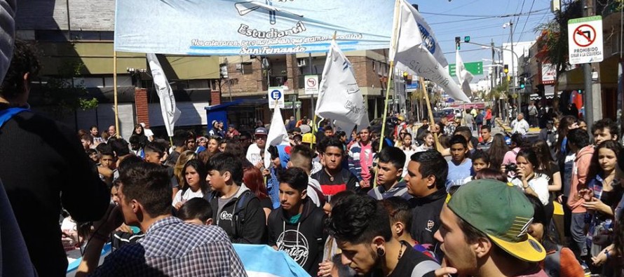 Comunicado de los Centros de Estudiantes ante la movilización y destrozos en la cartelería del túnel de Avellaneda