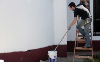 Un grupo de voluntarios del Frente Cambiemos pintó la Iglesia Santa Teresita