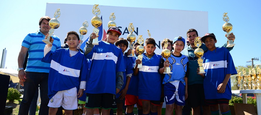 Entrega de trofeos en el Torneo Municipal de Fútbol y lanzamiento de la Liga Pre-Infantil