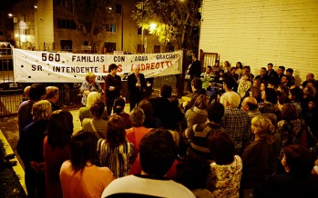 Luis Andreotti, finalizando la campaña, se reunió con vecinos de las Mil Viviendas