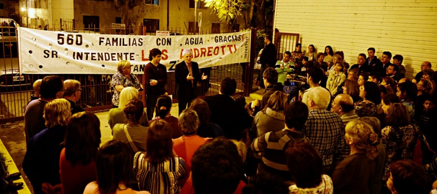 Luis Andreotti, finalizando la campaña, se reunió con vecinos de las Mil Viviendas