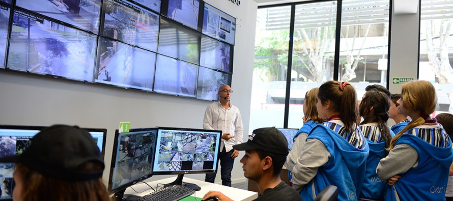 Vecinos y alumnos visitaron el nuevo Centro de Operaciones