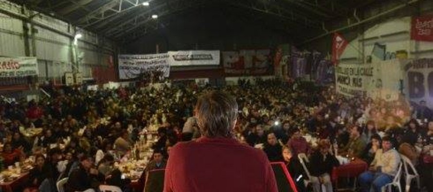 Del Caño reunió en un encuentro a obreros, docentes y jóvenes: “Vamos a resistir los ajustes”