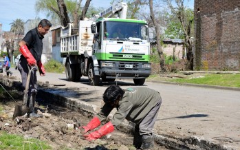 Limpieza de conductos, despeje de luminarias y nuevos desagües en el barrio Alsina