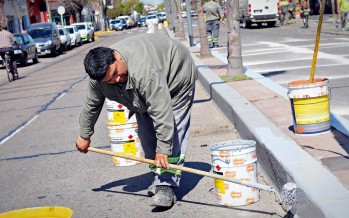 Tomado de juntas y pintura vial en la Avenida Avellaneda