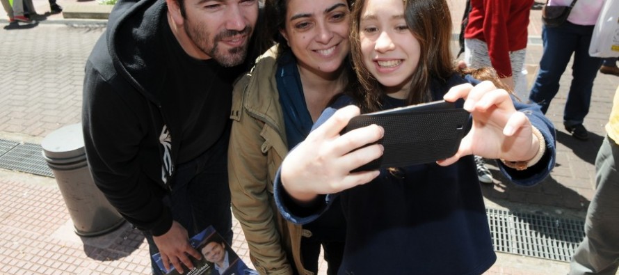 Matías Molle y Paola Barrientos recorrieron el centro comercial