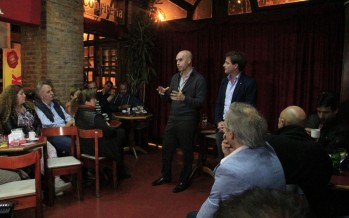 Larreta y Campbell se reunieron con vecinos en un tradicional bar de Victoria