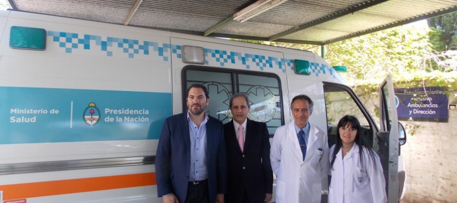 Matías Molle entregó una ambulancia al Hospital Petrona V. Cordero