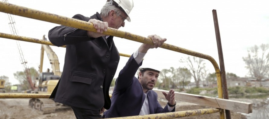 Matías Molle recorrió la obra de ensanche del Puente Taurita