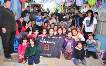 Tarde de cine en el merendero ‘Huellitas de Guadalupe’ organizada por los Jóvenes A