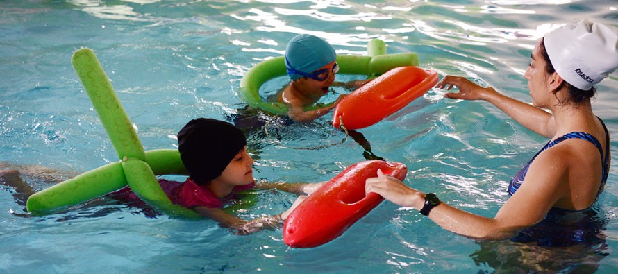 Capacitación en seguridad acuática a los alumnos de natación de los Polideportivos