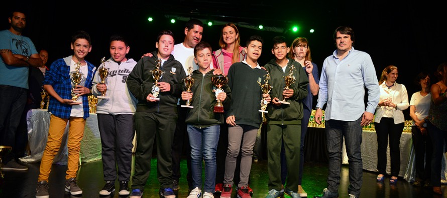 Entrega de premios de los Torneos Intercolegiales Masivos 2015