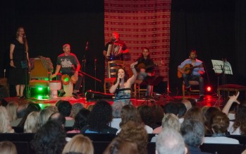 A sala llena María Bradley brilló en el Teatro Martinelli