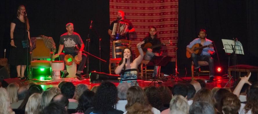 A sala llena María Bradley brilló en el Teatro Martinelli