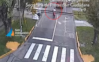Violento choque entre una moto y un auto dejó como saldo un herido