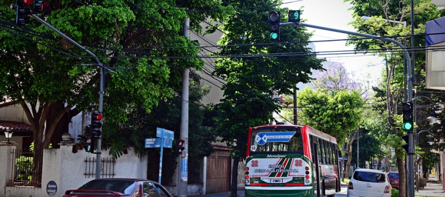 Nuevo semáforo LED con contador numérico en 3 de Febrero y Simón de Iriondo