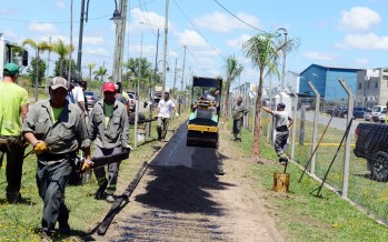 Paseo aeróbico en construcción al costado de la Ruta 202