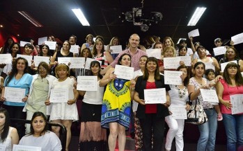 Entrega de diplomas a egresados de cursos de salud