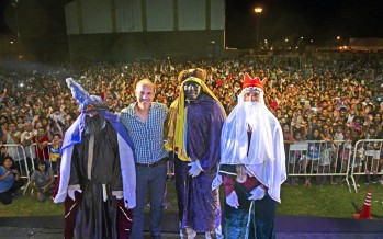 Los Reyes Magos se despidieron de los niños en el Polideportivo 1