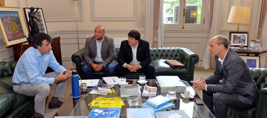 Reunión entre funcionarios municipales y el ministro de Educación y Deportes de la Nación