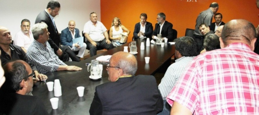 Tensa calma: el gobierno provincial se reunió con intendentes y sindicatos por la ley de paritarias municipales