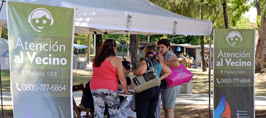 Comenzó a funcionar la oficina móvil del Centro de Atención al Vecino en la plaza Santa Lucía