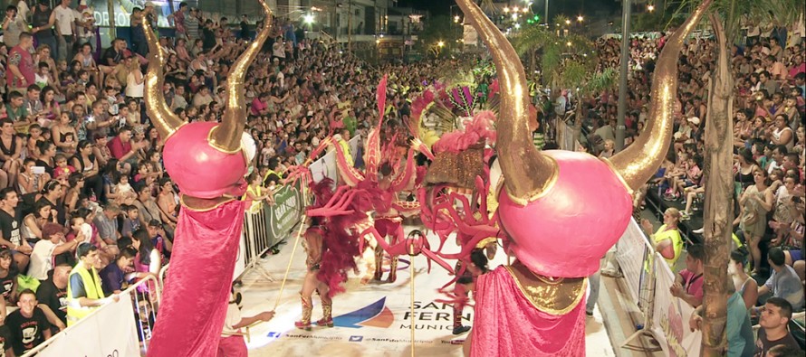 Primera noche del Gran Corso Familia 2016 en avenida Avellaneda