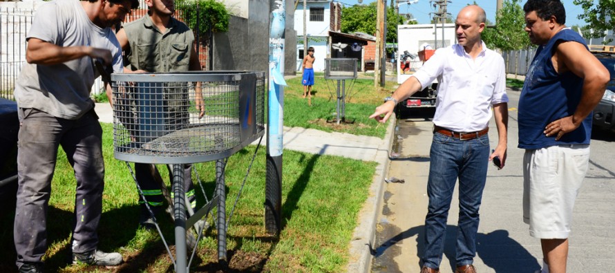 Plan de Mejoramiento de Barrios: cestos de basura, limpieza y arreglos en Santa Rosa
