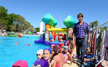 Juegos inflables y actividades de agua en el cierre de las Colonias de Verano