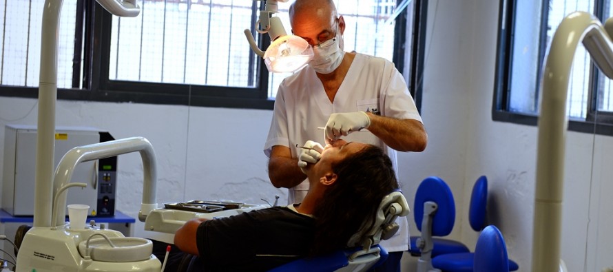 Atención odontológica en el Centro de Salud Gálvez